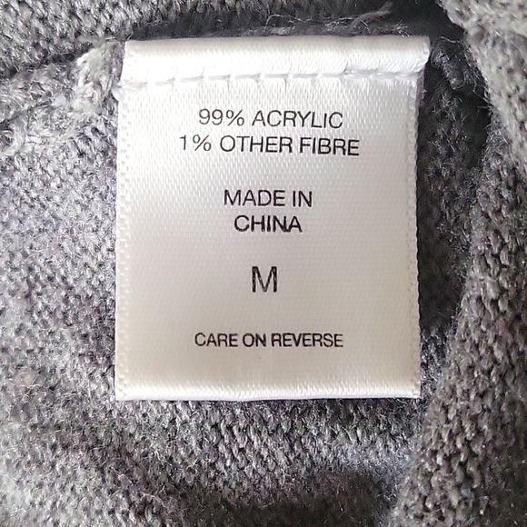 New York & Company Grey Argyle Red and White Patterned V-Neck Sweater - Picture 9 of 9